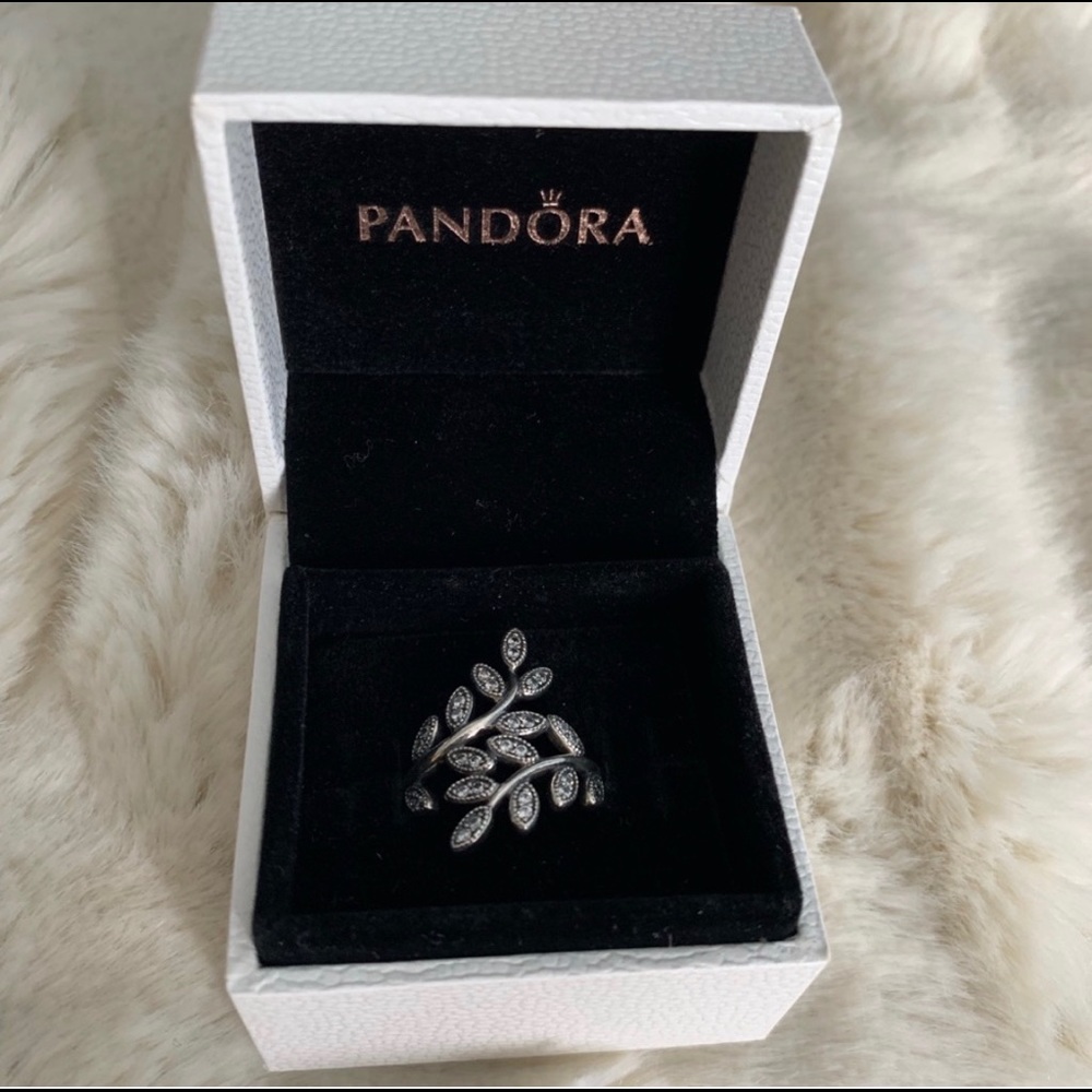 Pandora Sparkling Leaf Ring Clear CZ
